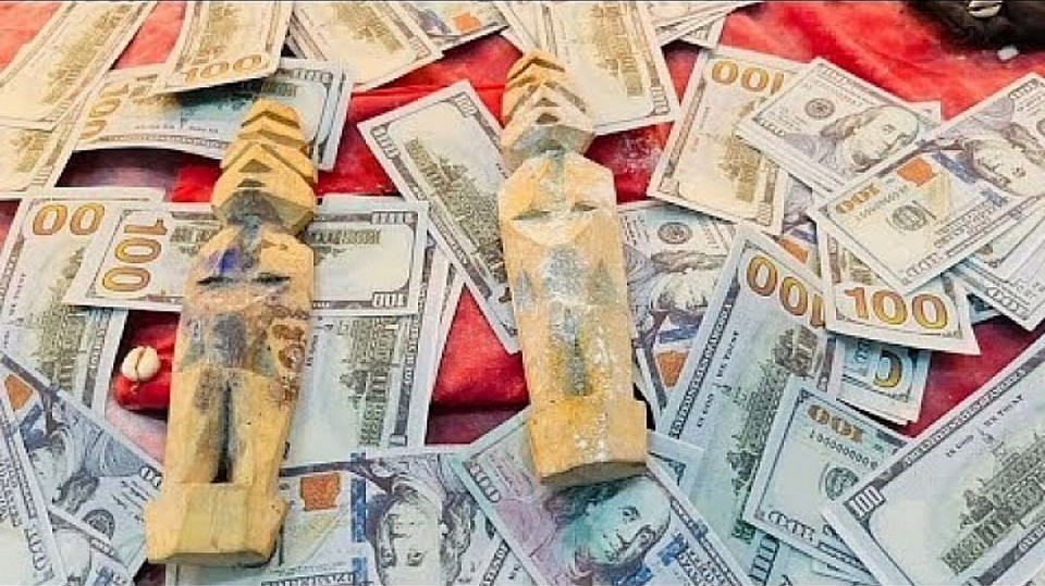 Le vrai portefeuille magiques en dollars